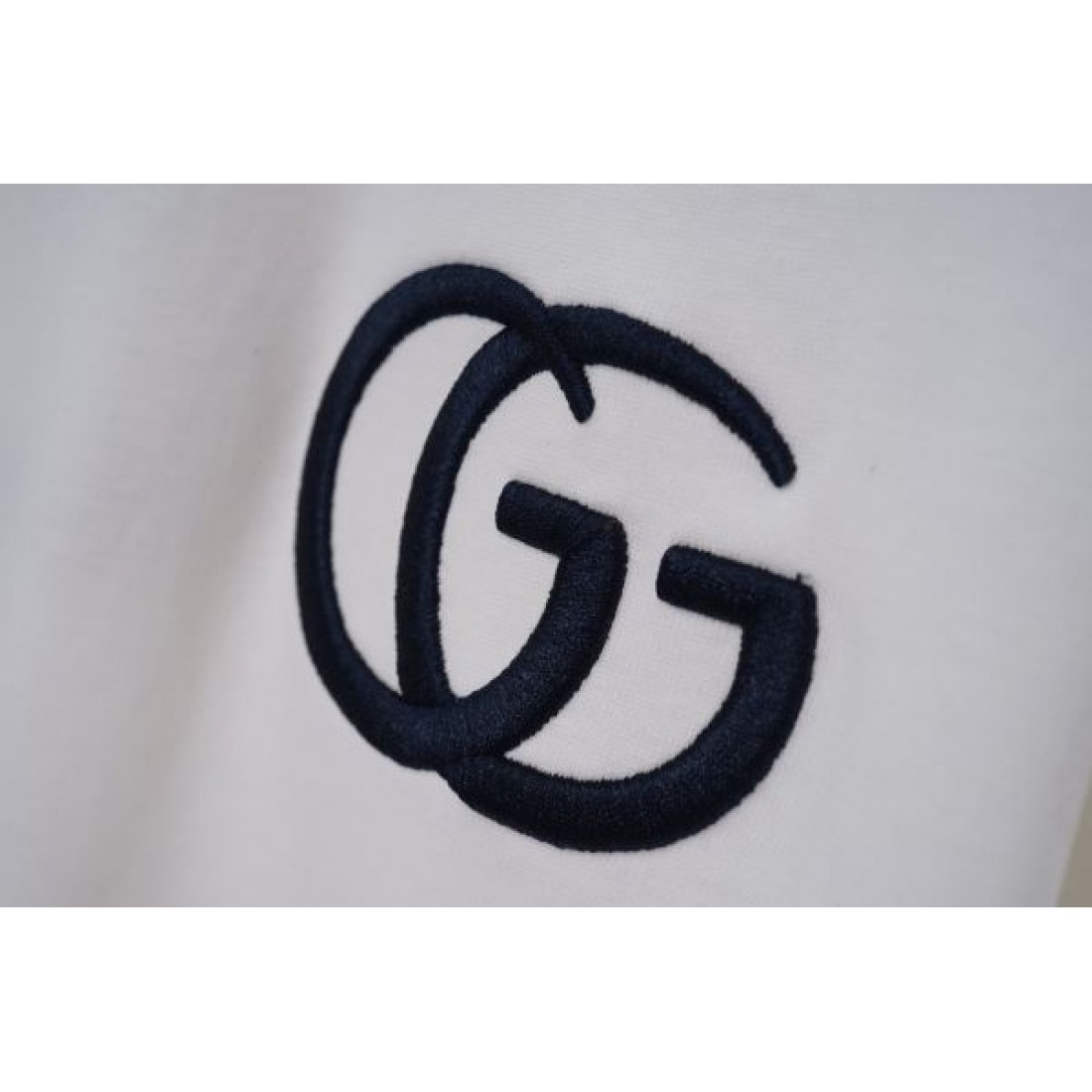 シンプルで存在感抜群の グッチ 偽物 半袖Tシャツ GUCCI 大人の魅力