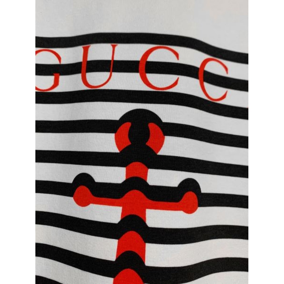 上質で大胆な印象を放つ GUCCI グッチ スーパーコピー 半袖Tシャツ 洗練された