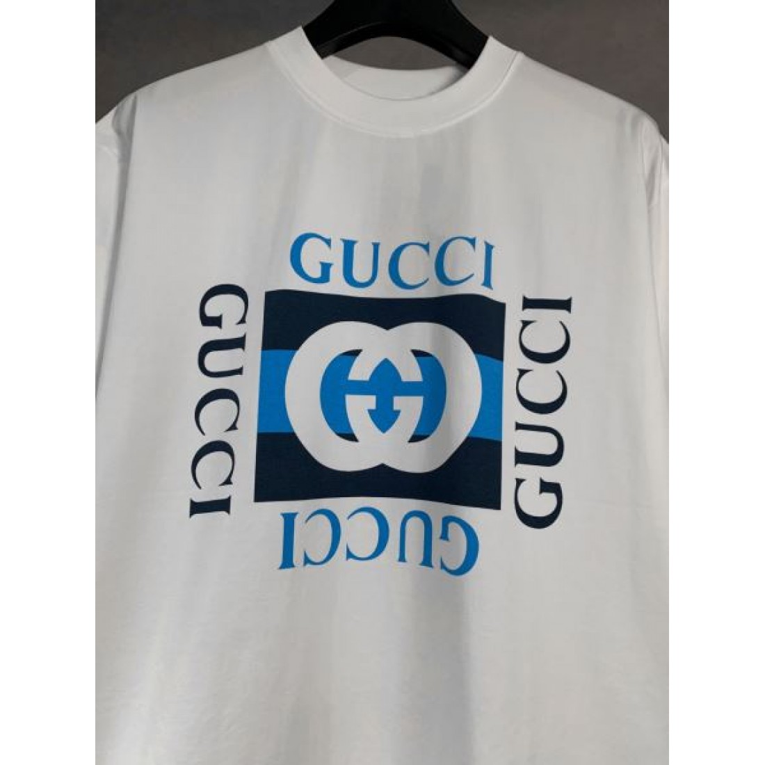GUCCI グッチ スーパー コピー 半袖Tシャツ で魅せるシンプルかつ都会的な表情