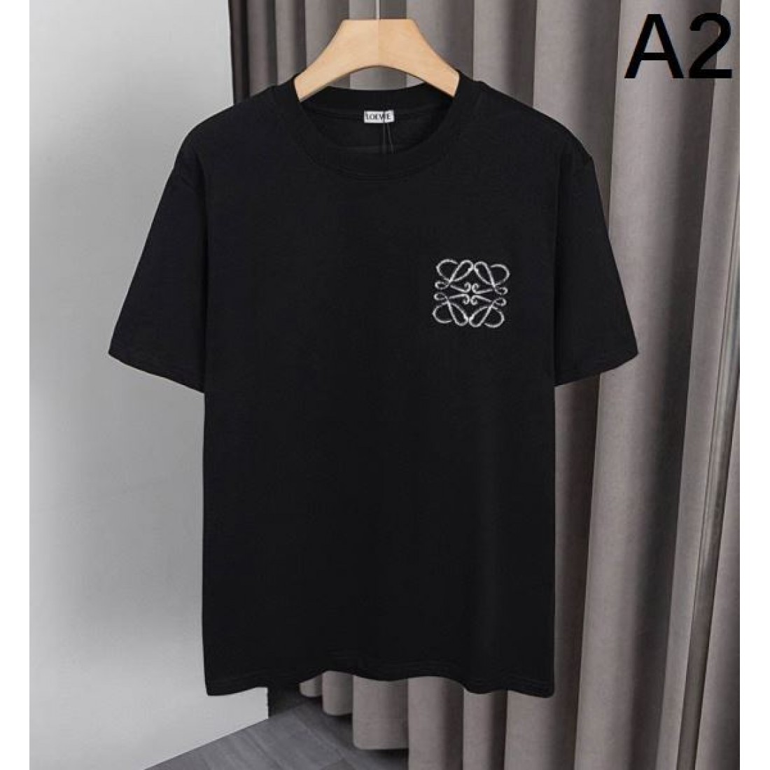 洗練された印象を与える LOEWE ロエベ コピー 半袖Tシャツ モダン