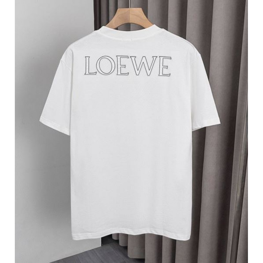 洗練された印象を与える LOEWE ロエベ コピー 半袖Tシャツ モダン