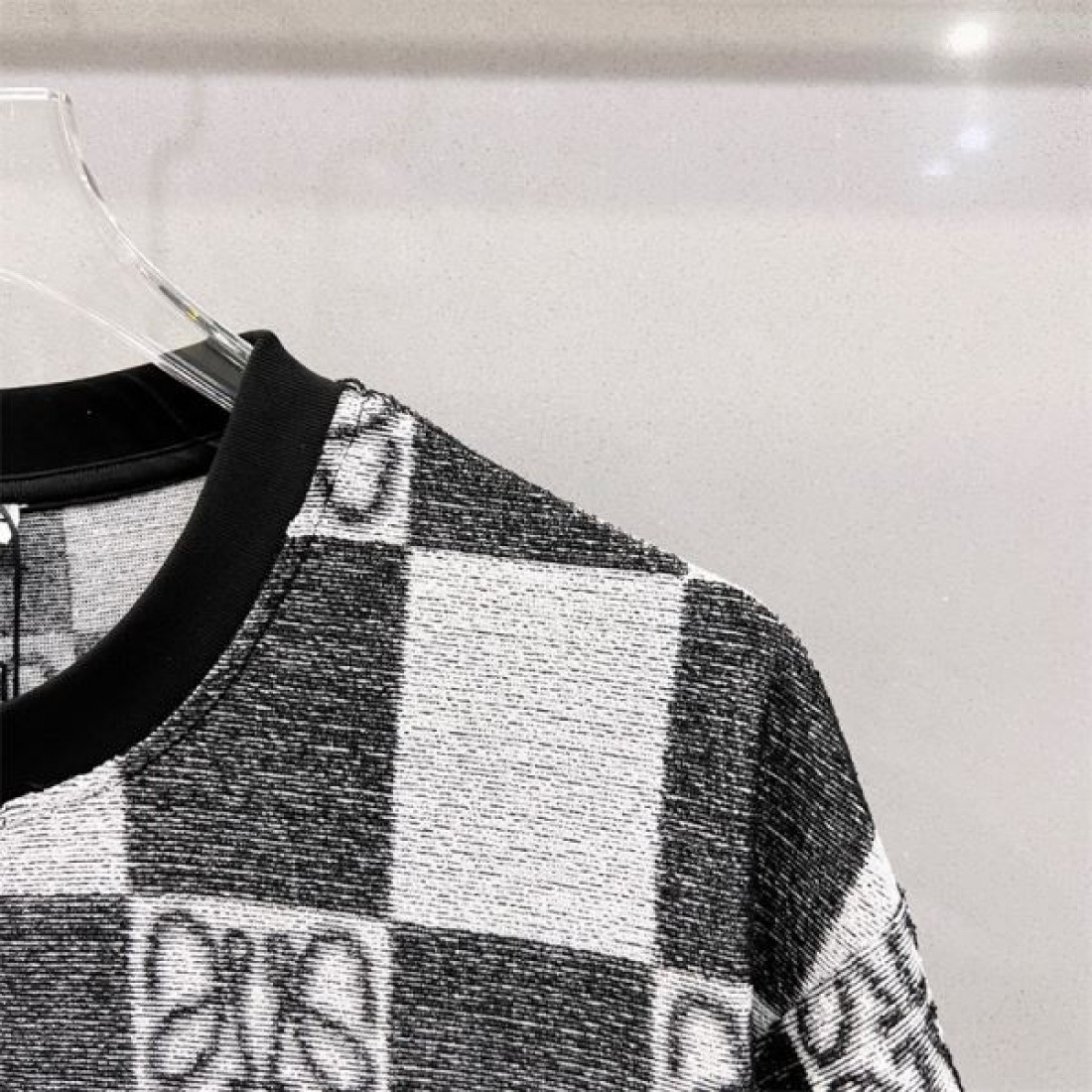 上質でクラフト感のある ロエベ コピー 半袖Tシャツ 洗練された美しさ