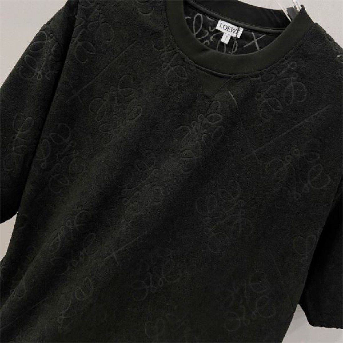 アーティスティックな LOEWE ロエベ コピー 半袖Tシャツ 控えめな高級感