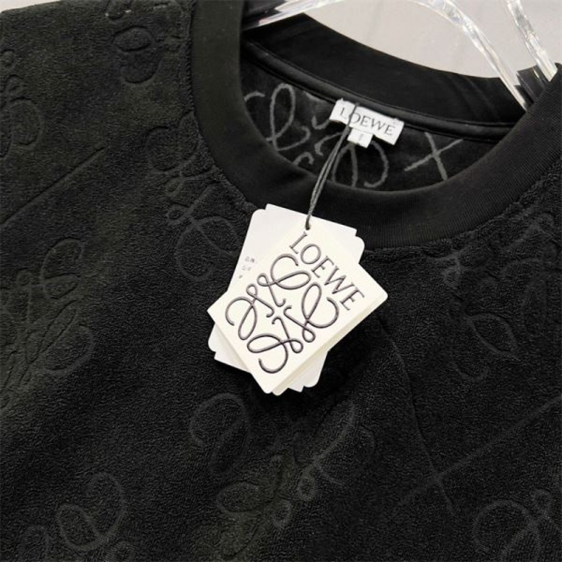 アーティスティックな LOEWE ロエベ コピー 半袖Tシャツ 控えめな高級感