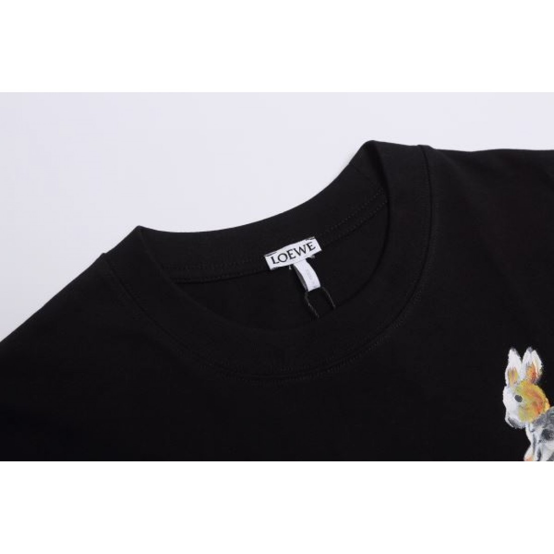 LOEWE 大胆でアーティスティックな ロエベ コピー 半袖Tシャツ 個性的