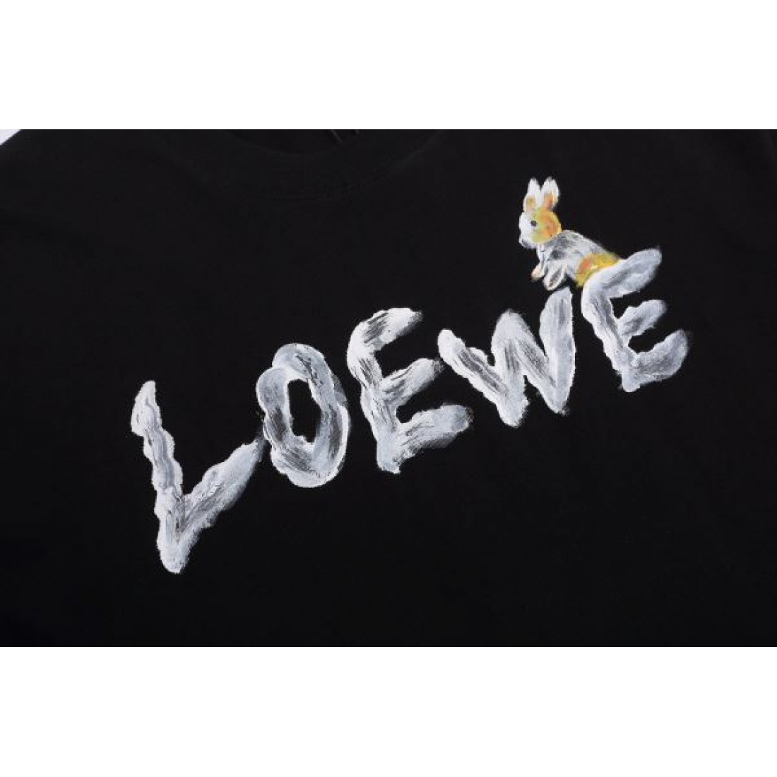 LOEWE 大胆でアーティスティックな ロエベ コピー 半袖Tシャツ 個性的