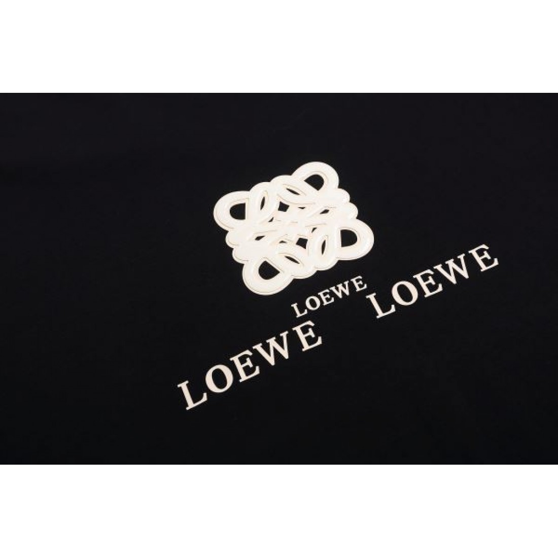 斬新で都会的な ロエベ コピー 半袖Tシャツ で自由なスタイルを演出 LOEWE