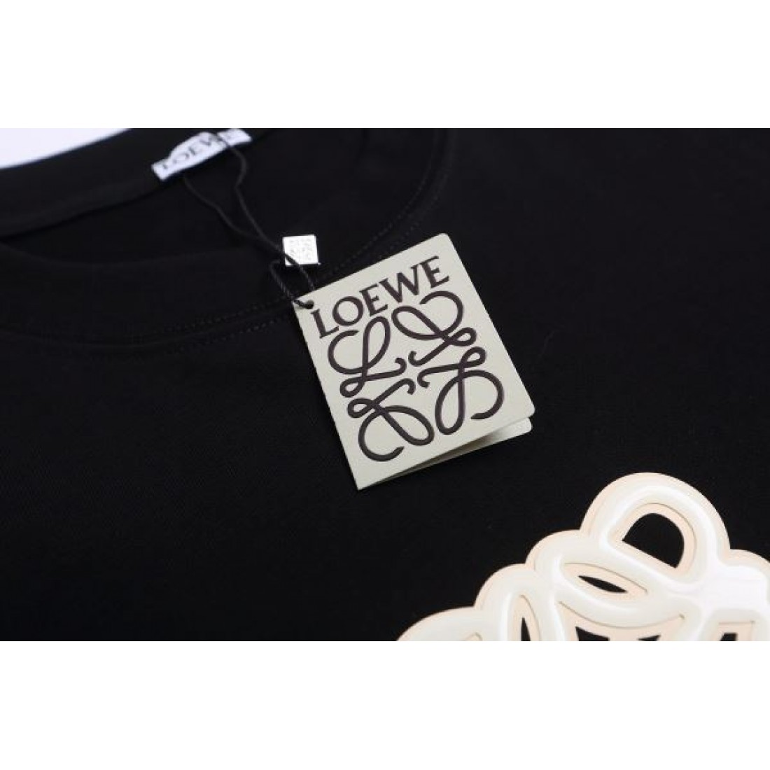 斬新で都会的な ロエベ コピー 半袖Tシャツ で自由なスタイルを演出 LOEWE