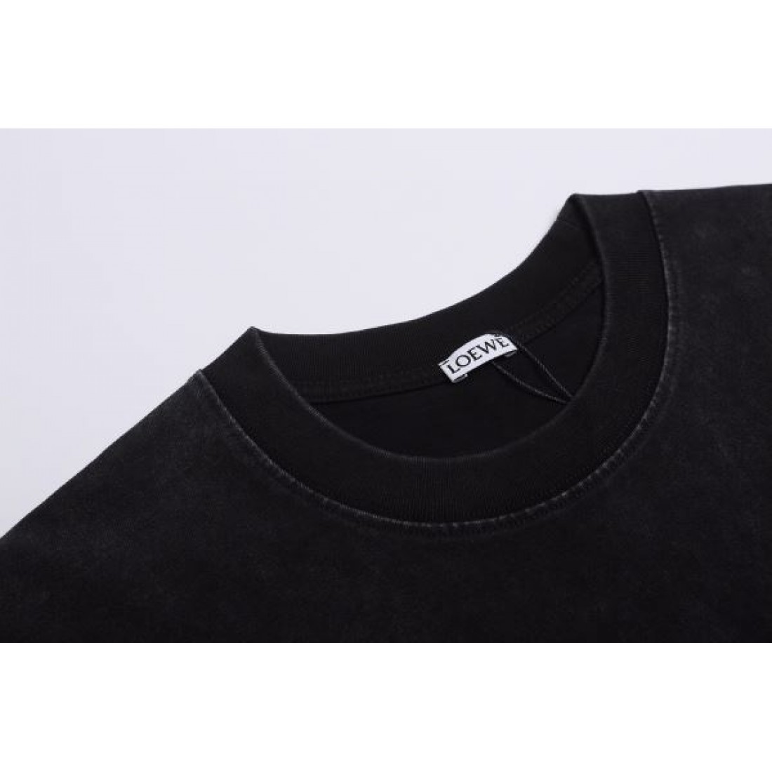 大注目アイテム LOEWE ロエベ コピー 半袖Tシャツ その場で注目の的