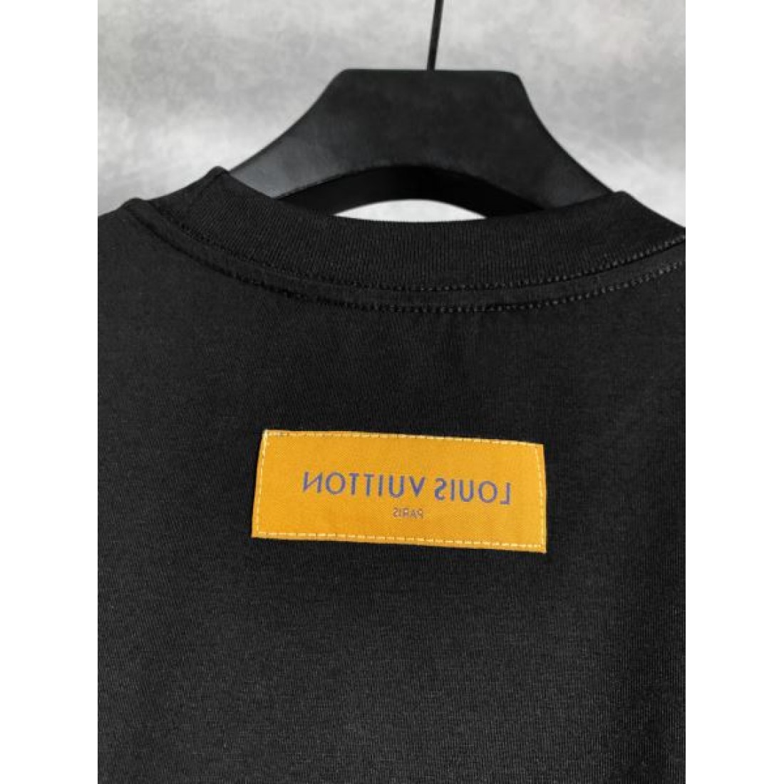 季節限定商品 LOUIS VUITTON ルイヴィトン コピー 半袖Tシャツ 最高峰の品質
