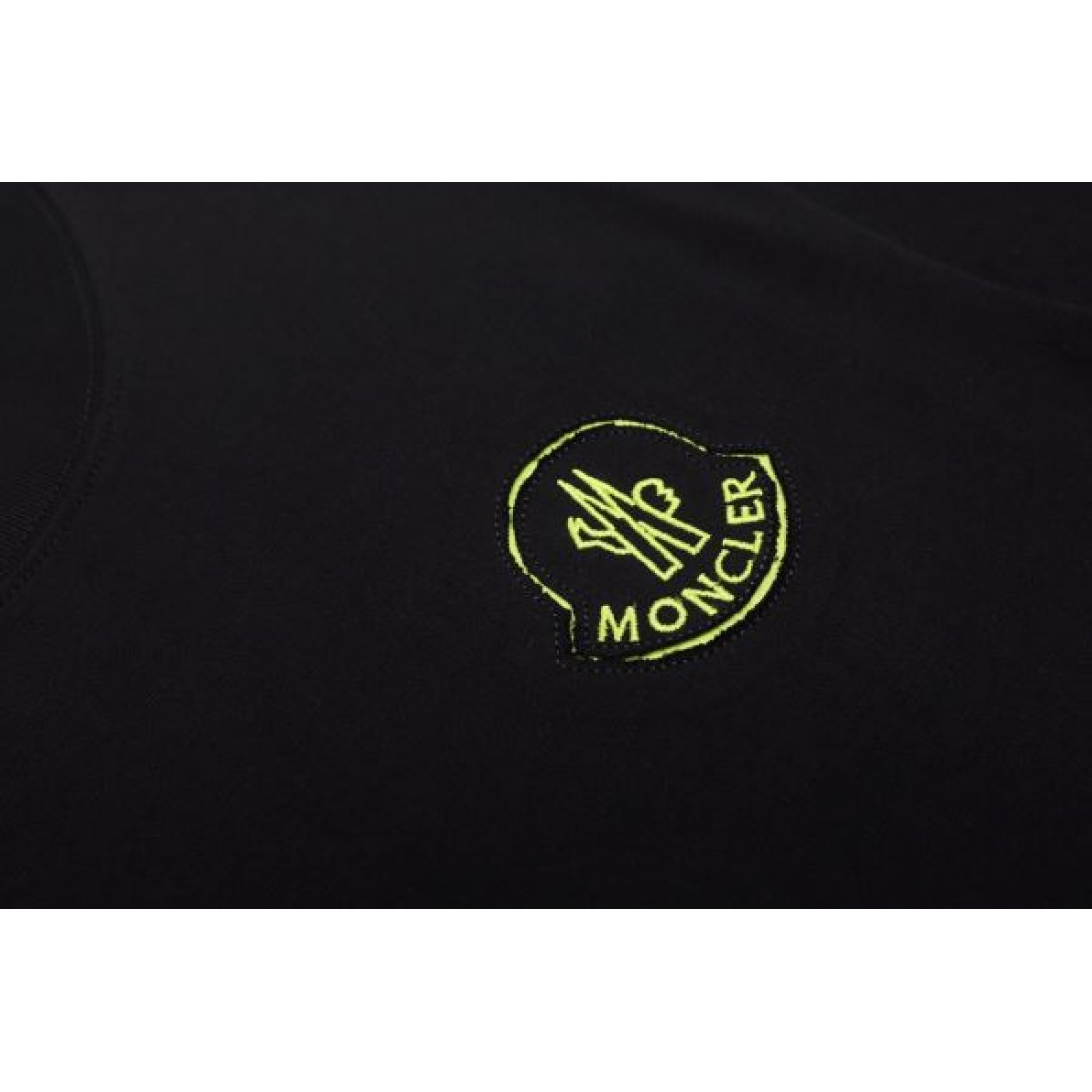 大人可愛い MONCLER モンクレール コピー 半袖Tシャツ 海外セレブ風コーデ