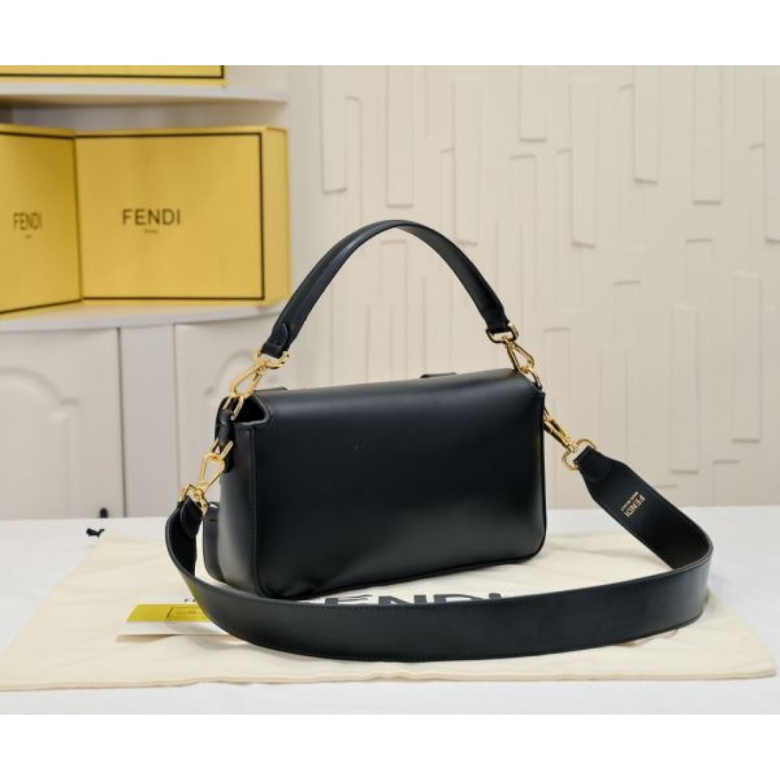 旬コーデに最適 FENDI フェンデイ コピー トートバッグ オールシーズン活躍