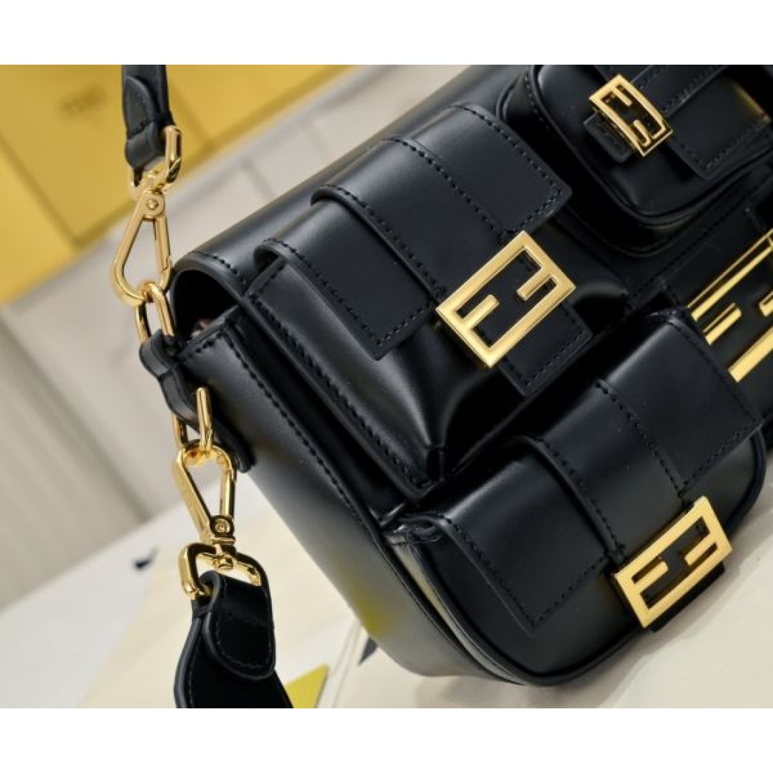 旬コーデに最適 FENDI フェンデイ コピー トートバッグ オールシーズン活躍