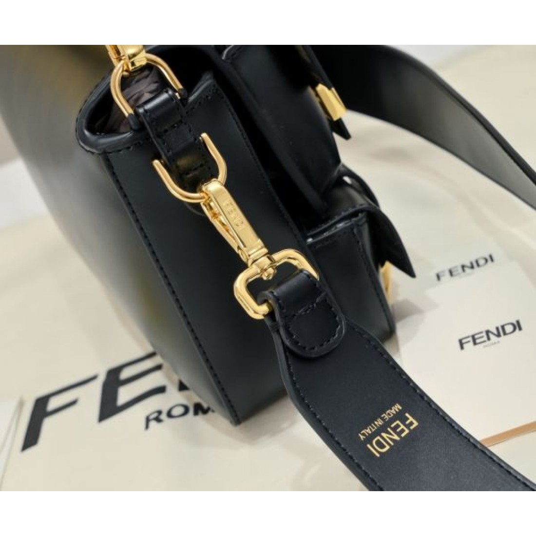旬コーデに最適 FENDI フェンデイ コピー トートバッグ オールシーズン活躍