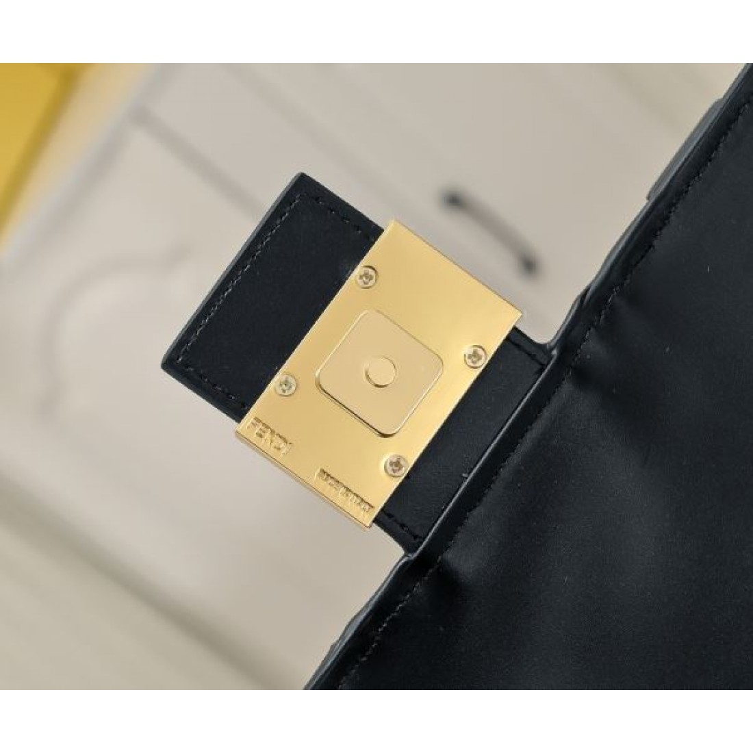 旬コーデに最適 FENDI フェンデイ コピー トートバッグ オールシーズン活躍