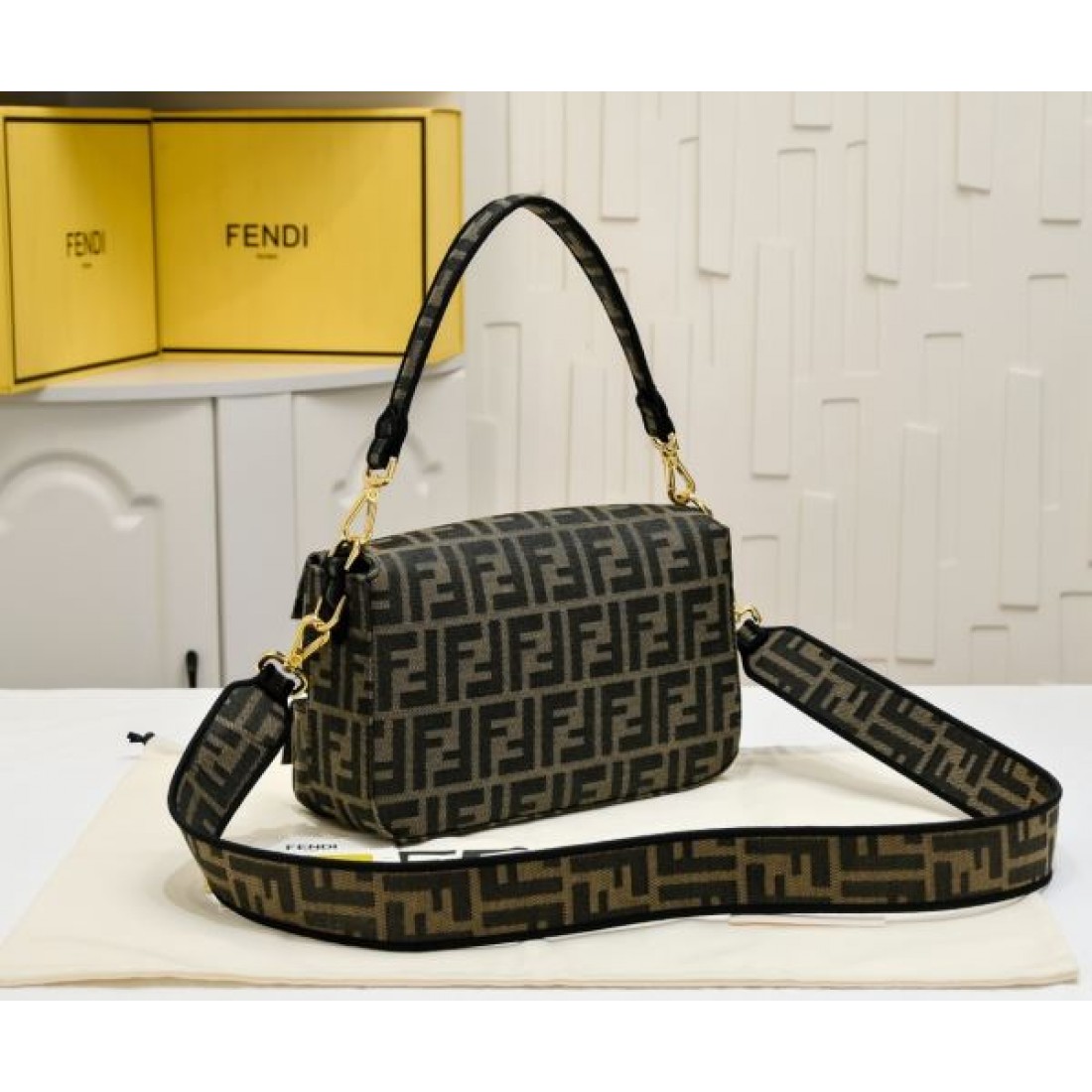 今季イチオシ FENDI フェンデイ コピー トートバッグ 季節感たっぷり