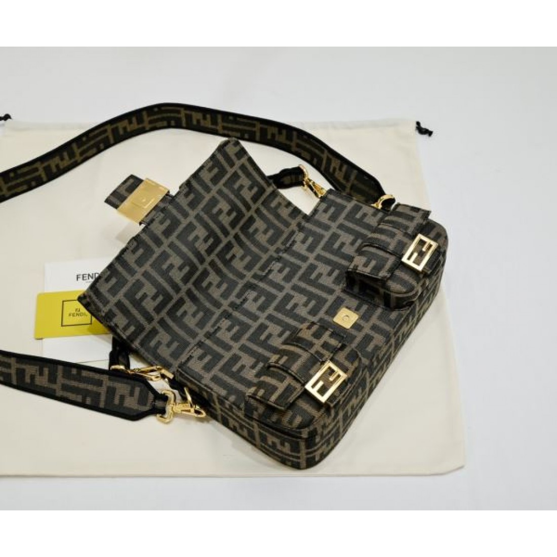 今季イチオシ FENDI フェンデイ コピー トートバッグ 季節感たっぷり