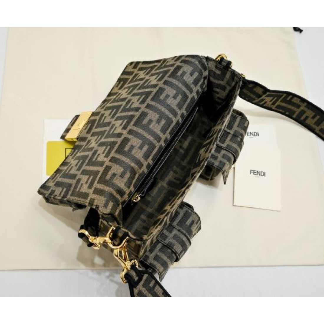 今季イチオシ FENDI フェンデイ コピー トートバッグ 季節感たっぷり