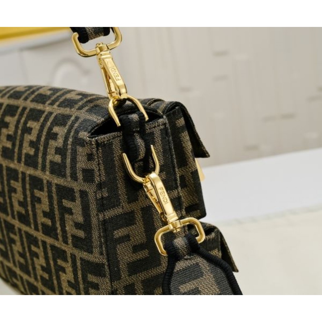 今季イチオシ FENDI フェンデイ コピー トートバッグ 季節感たっぷり