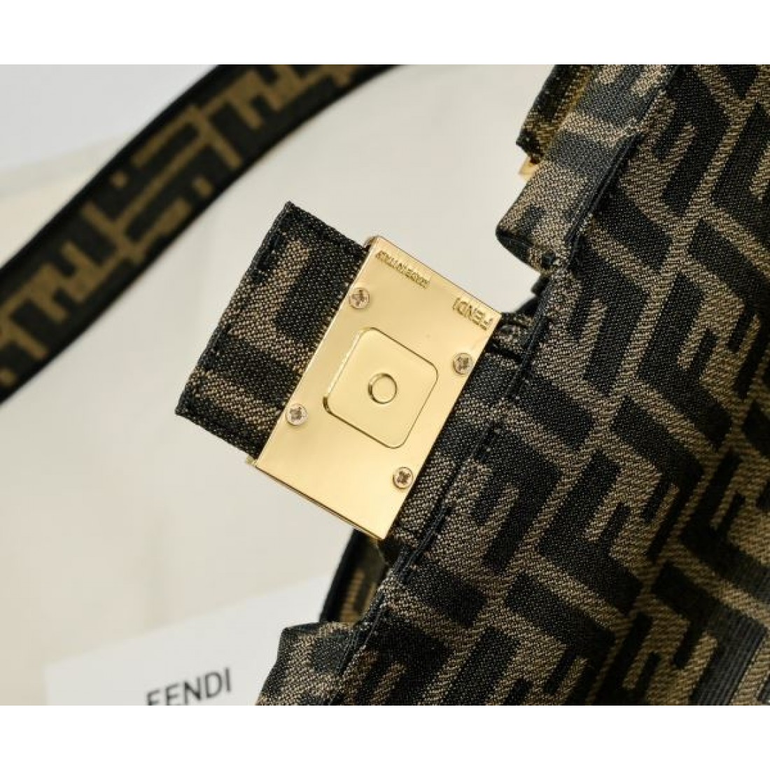 今季イチオシ FENDI フェンデイ コピー トートバッグ 季節感たっぷり