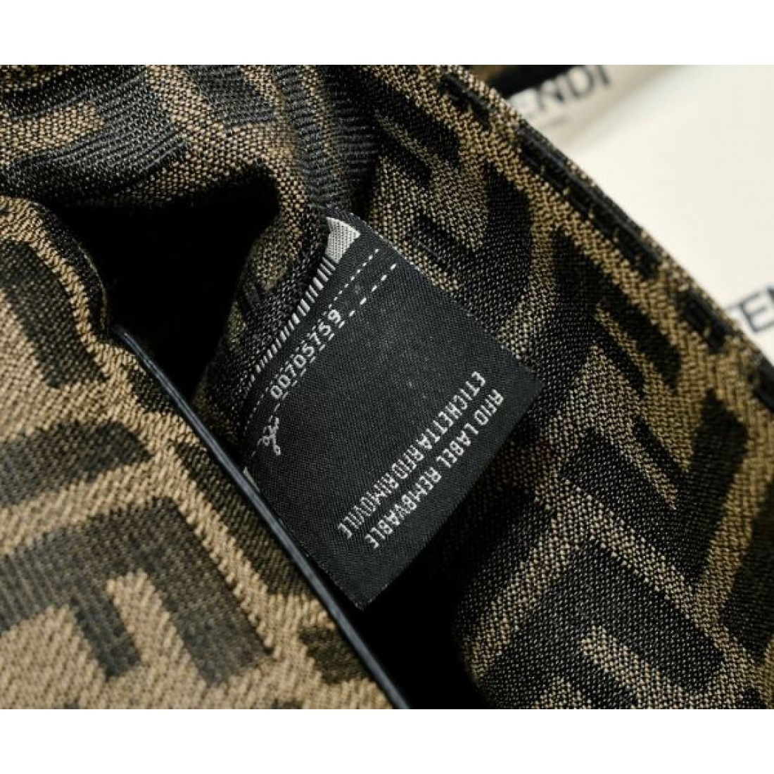 今季イチオシ FENDI フェンデイ コピー トートバッグ 季節感たっぷり