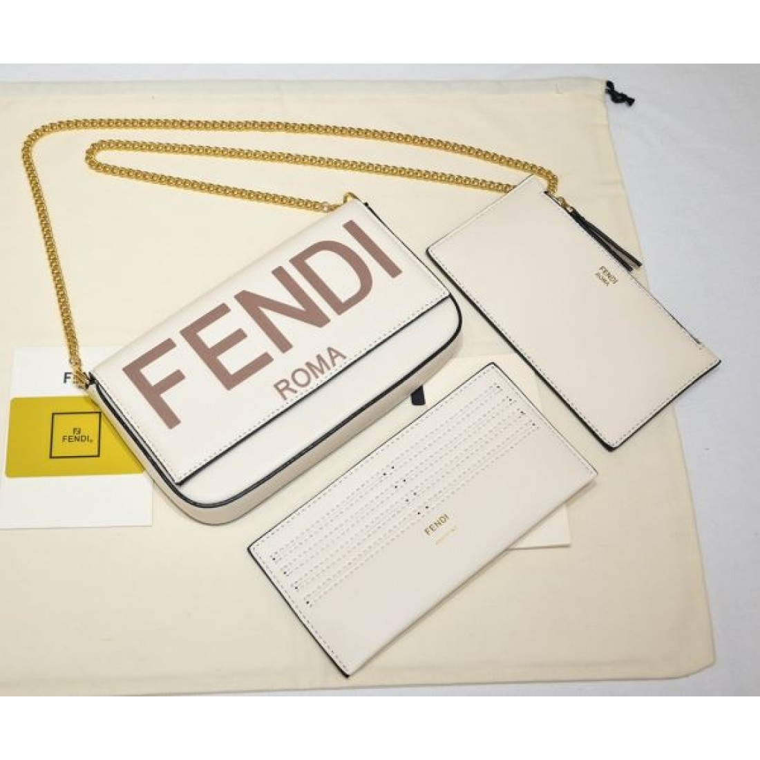 FENDI フェンデイ コピー トートバッグ 洗練されたシンプルさと軽やかさが魅力