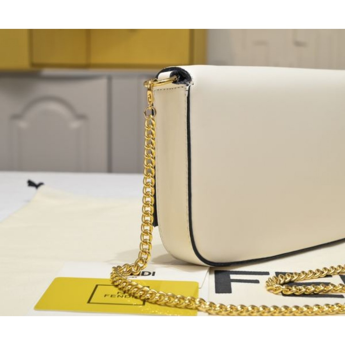 FENDI フェンデイ コピー トートバッグ 洗練されたシンプルさと軽やかさが魅力