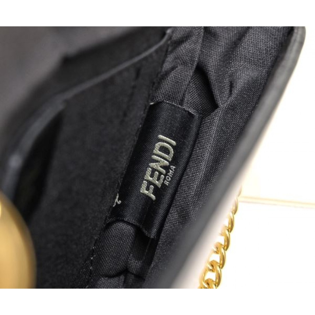 FENDI フェンデイ コピー トートバッグ 洗練されたシンプルさと軽やかさが魅力