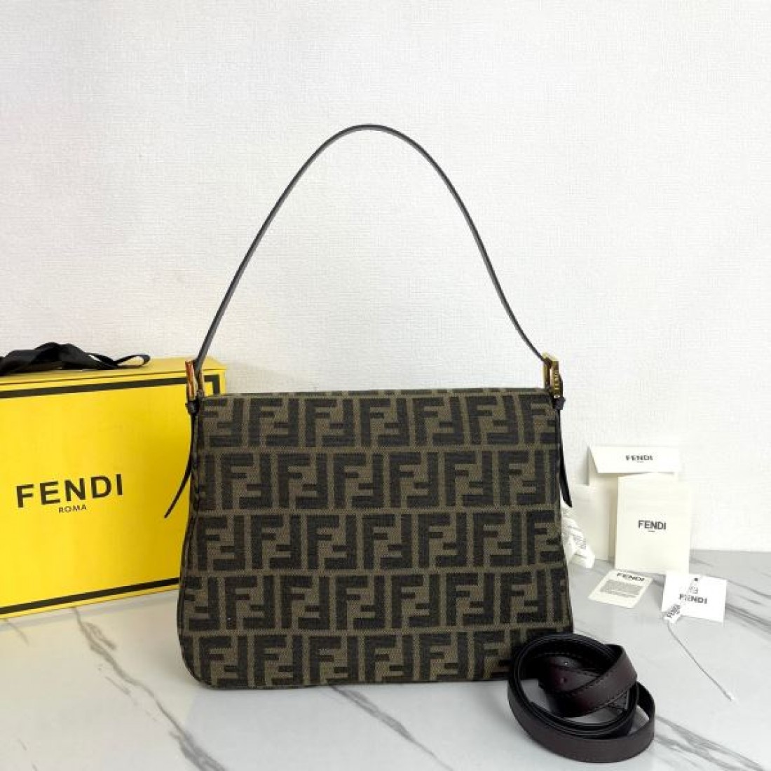  FENDI フェンデイ コピー トートバッグ モダンでタイムレスな魅力あふれるデザイン