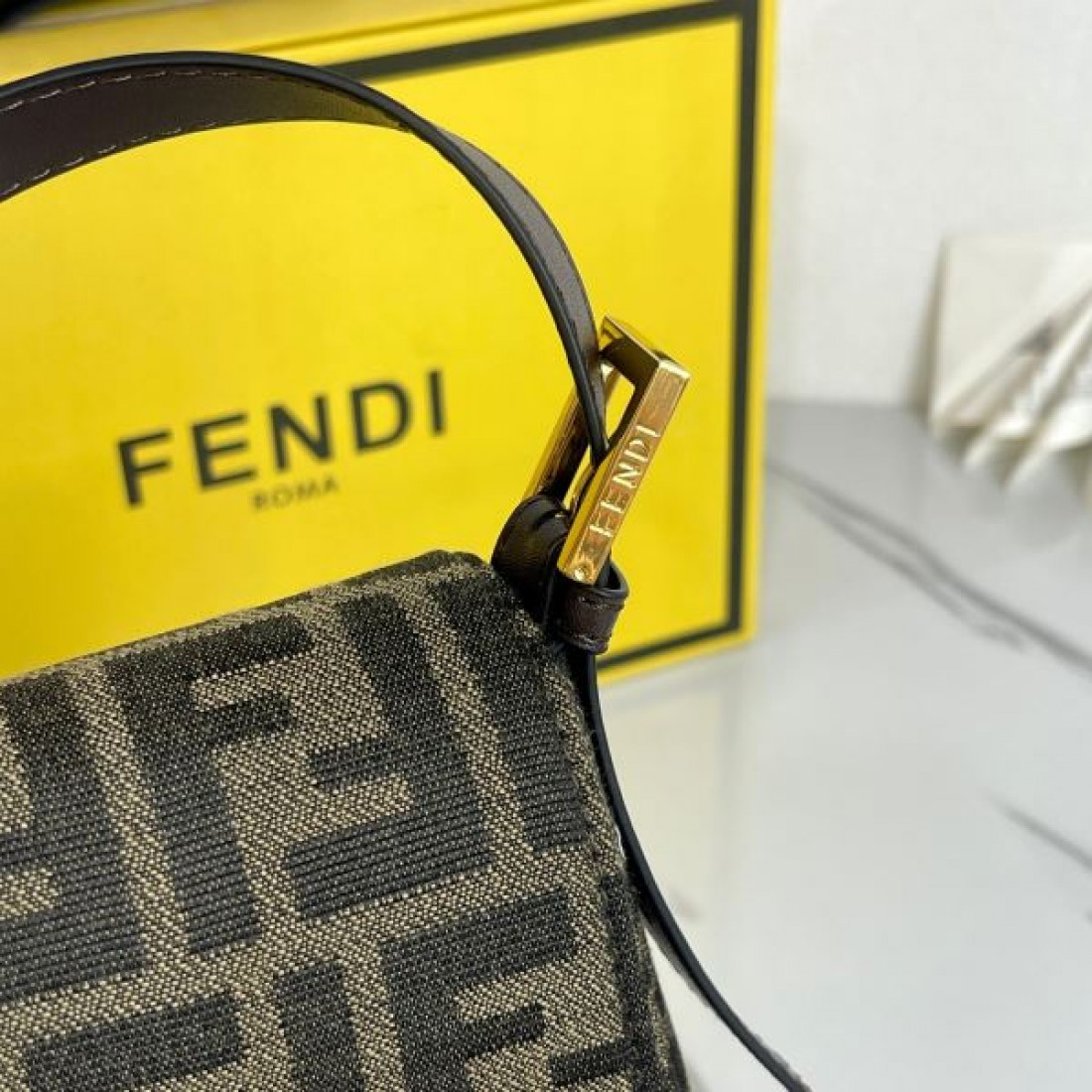  FENDI フェンデイ コピー トートバッグ モダンでタイムレスな魅力あふれるデザイン