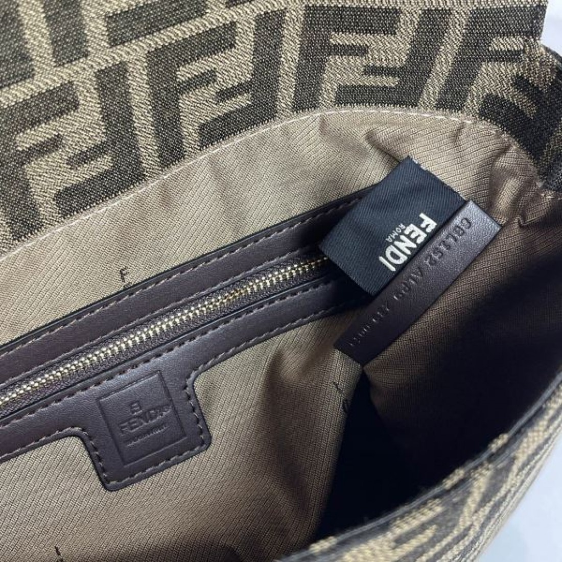  FENDI フェンデイ コピー トートバッグ モダンでタイムレスな魅力あふれるデザイン