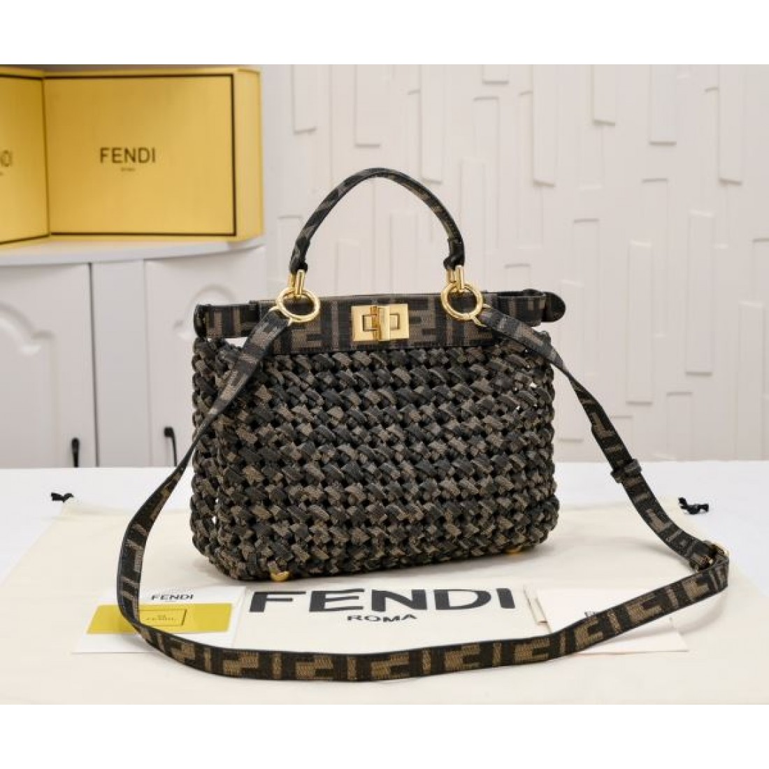 フェンデイ コピー トートバッグ FENDI 高機能で都会的なスタイルに最適