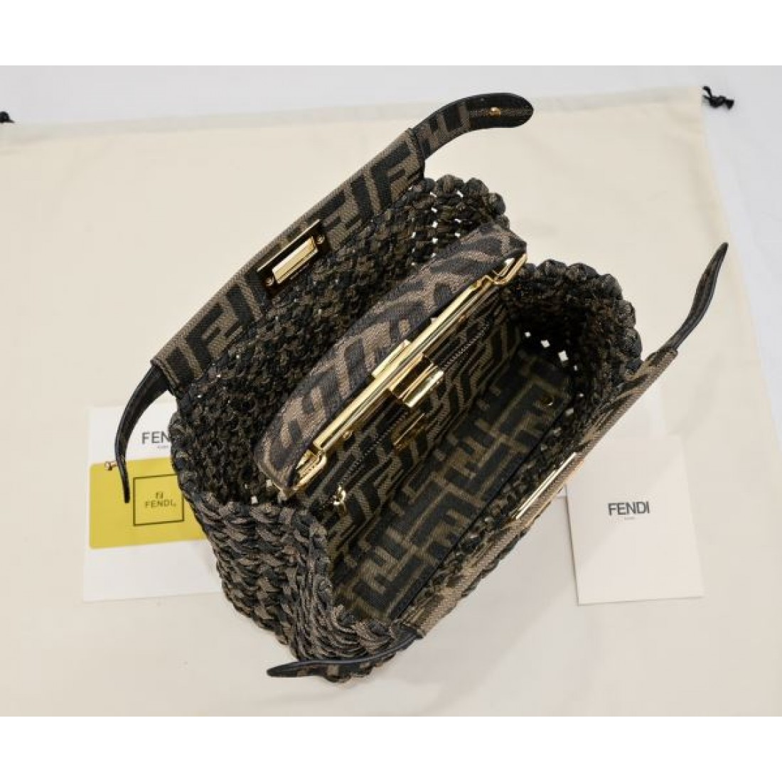 フェンデイ コピー トートバッグ FENDI 高機能で都会的なスタイルに最適