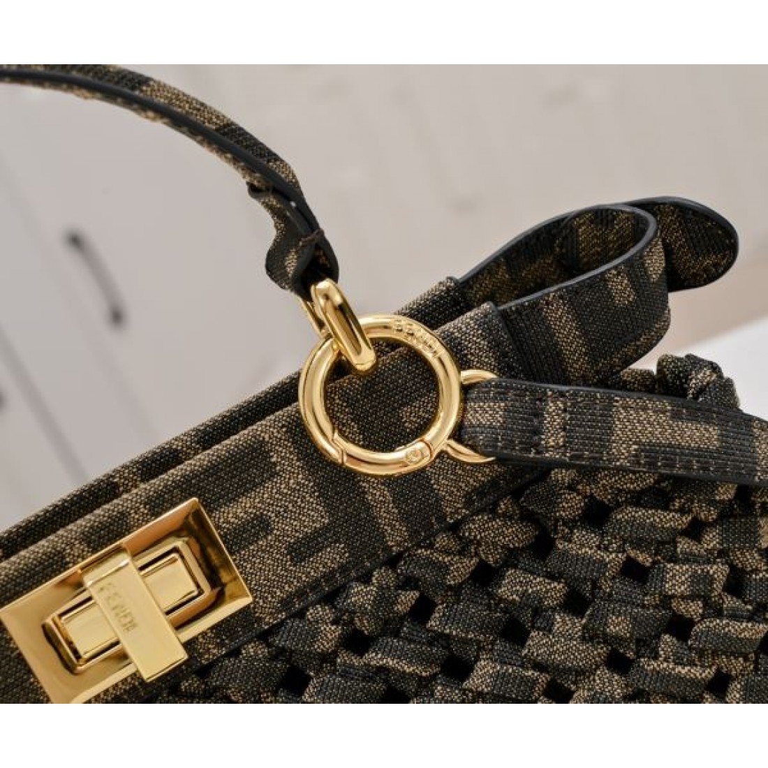 フェンデイ コピー トートバッグ FENDI 高機能で都会的なスタイルに最適