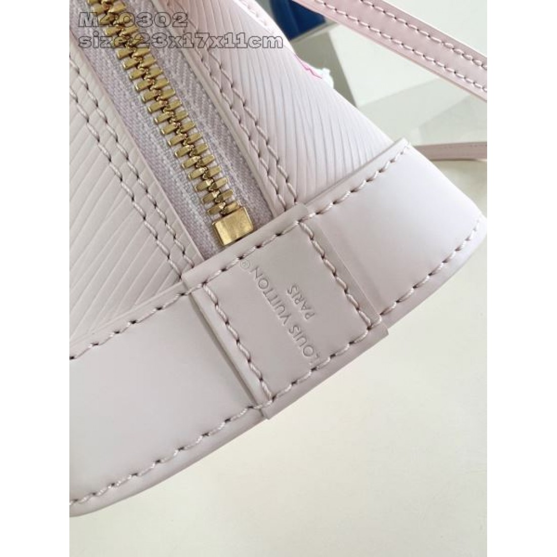 タイムレスでスタイリッシュな LOUIS VUITTON ルイヴィトン 偽物 トートバッグ