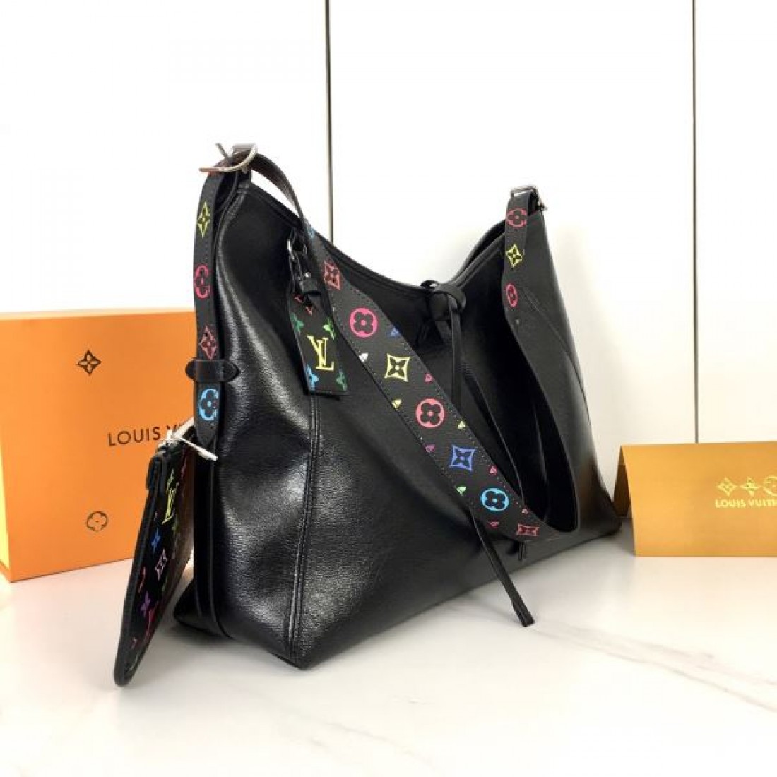 ルイヴィトン 偽物 トートバッグ LOUIS VUITTON 上質でスマートな佇まい