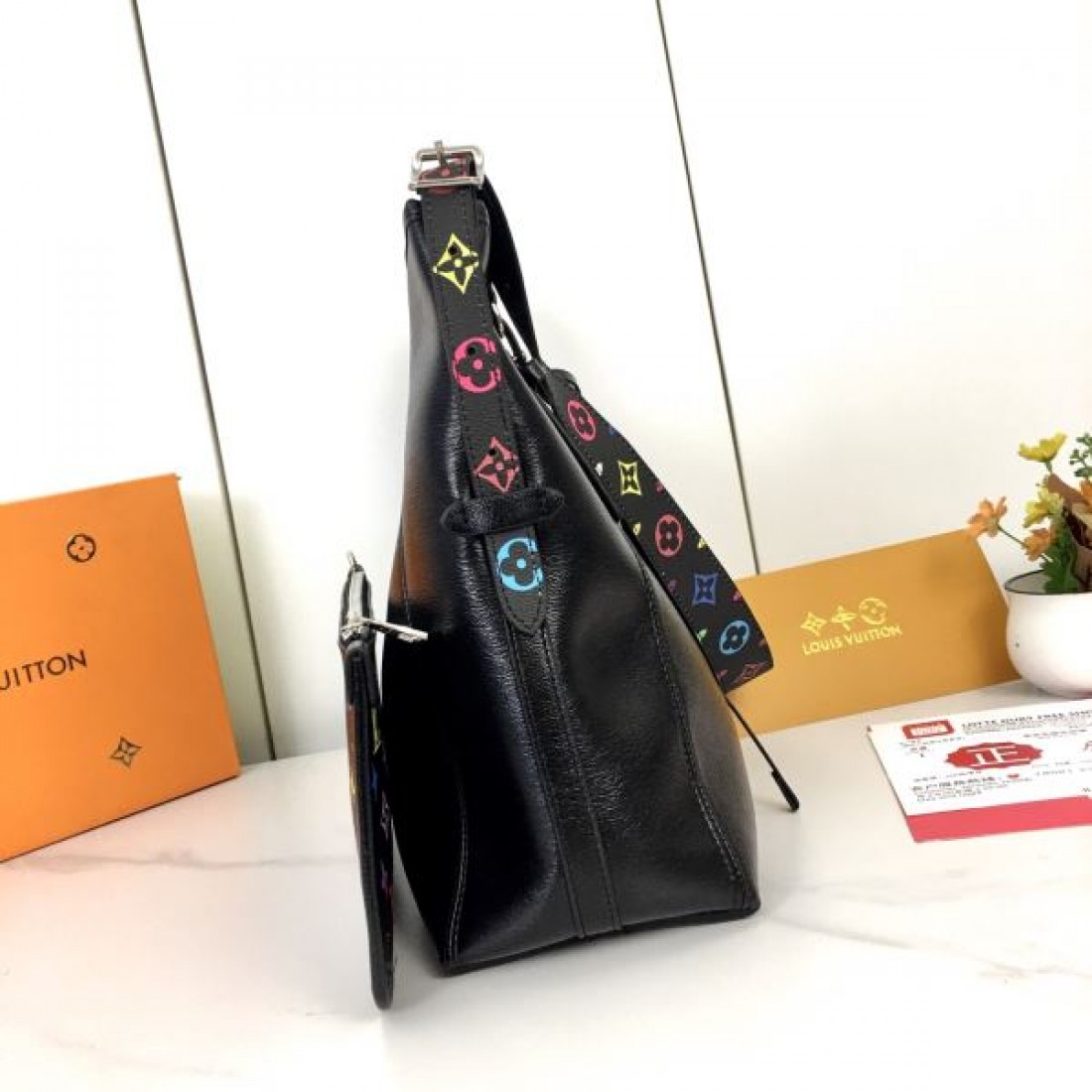 ルイヴィトン 偽物 トートバッグ LOUIS VUITTON 上質でスマートな佇まい