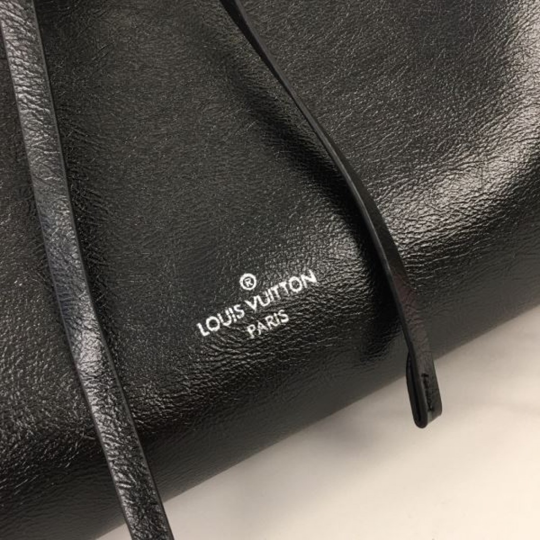 ルイヴィトン 偽物 トートバッグ LOUIS VUITTON 上質でスマートな佇まい
