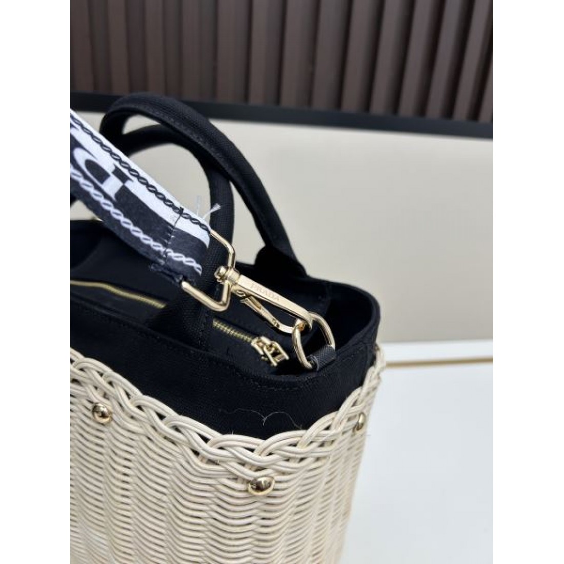 モダンかつ機能的な PRADA プラダ スーパーコピー トートバッグ で差をつける