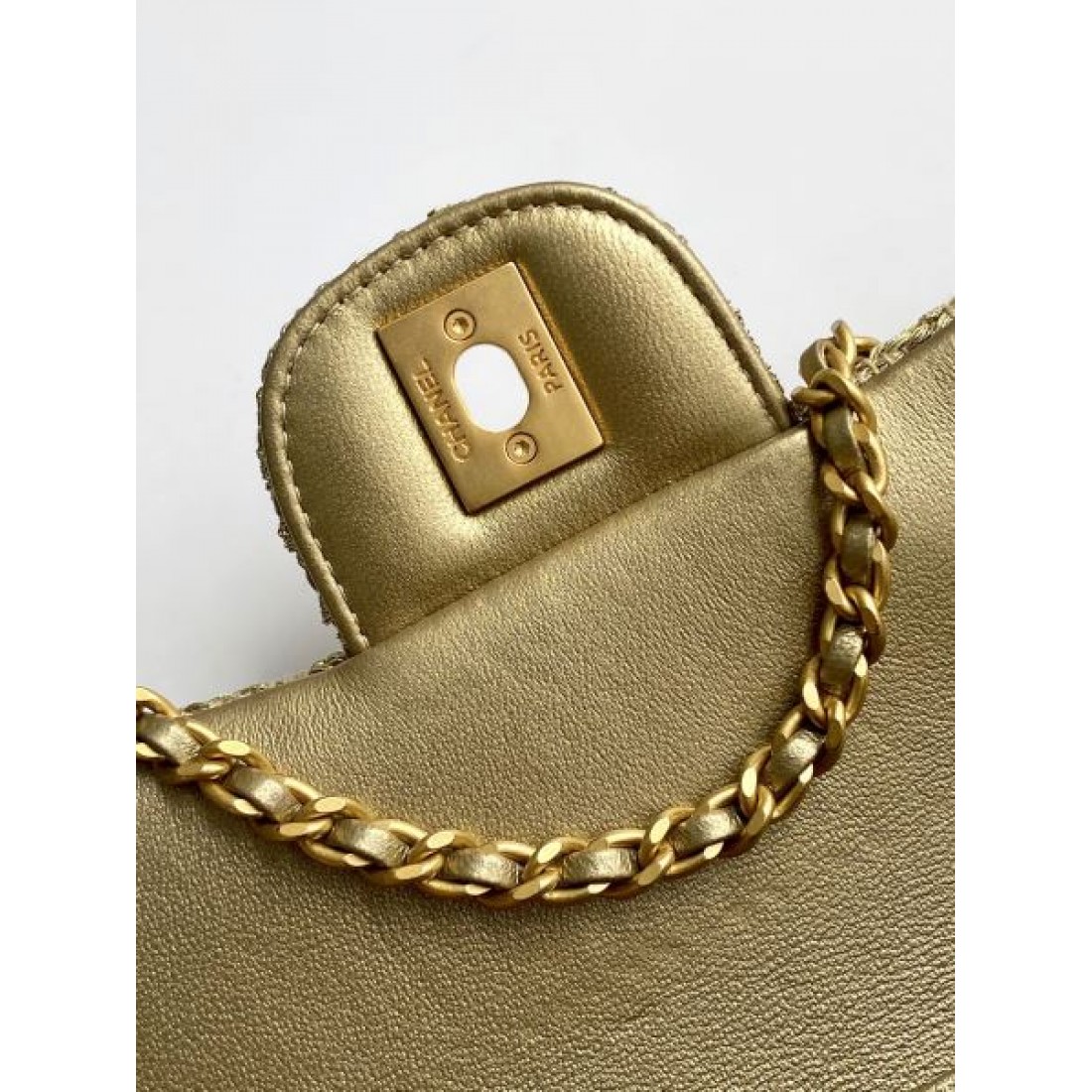 CHANEL シャネル スーパーコピー ショルダーバッグ 気品 柔らかさ