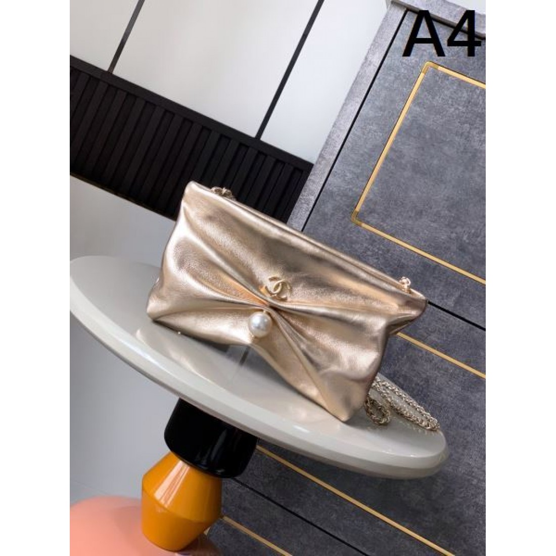 華やか CHANEL シャネル コピーショルダーバッグ モード感溢れる