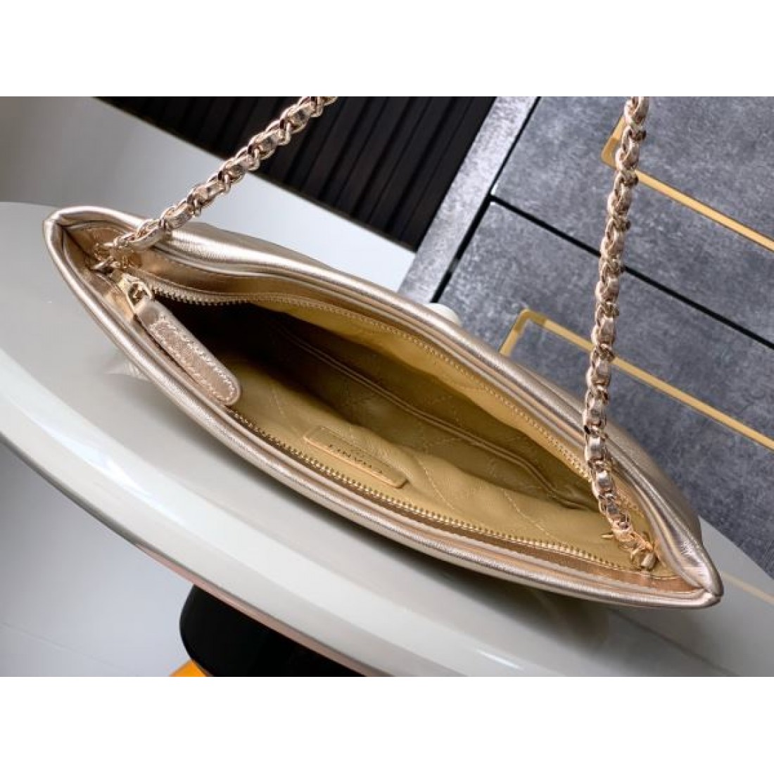 華やか CHANEL シャネル コピーショルダーバッグ モード感溢れる