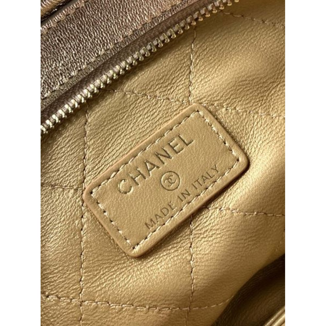 華やか CHANEL シャネル コピーショルダーバッグ モード感溢れる