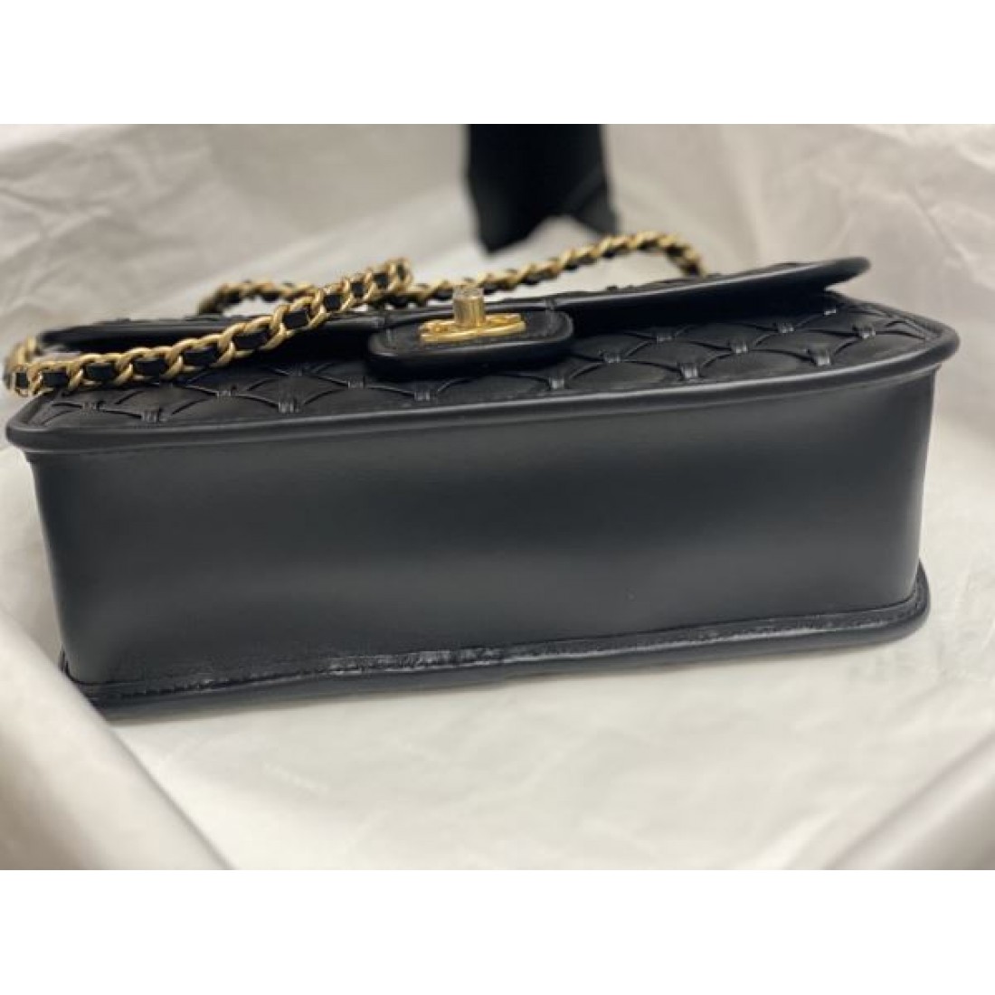 CHANEL シャネル コピーショルダーバッグ 軽やかさ 優雅な