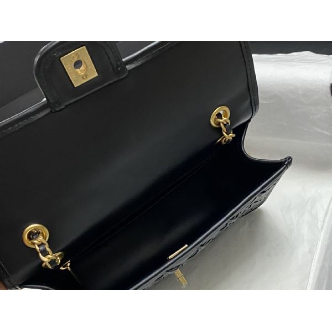 CHANEL シャネル コピーショルダーバッグ 軽やかさ 優雅な