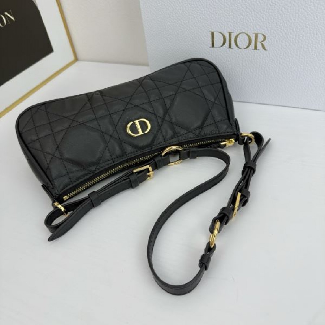 DIOR ディオール コピーショルダーバッグ 気品 フェミニンさ