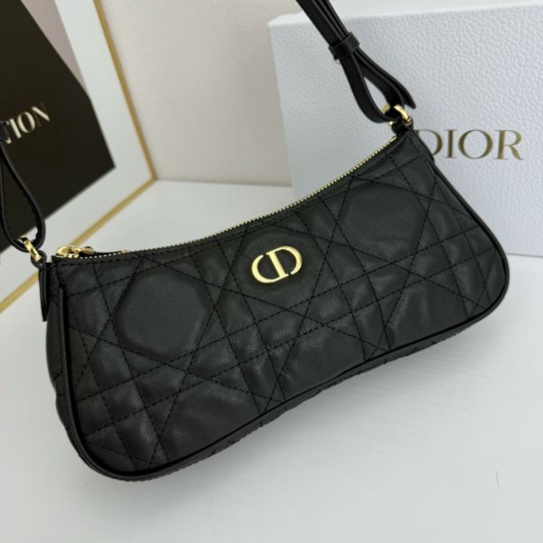 DIOR ディオール コピーショルダーバッグ 気品 フェミニンさ