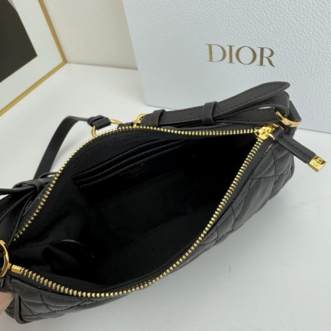 DIOR ディオール コピーショルダーバッグ 気品 フェミニンさ