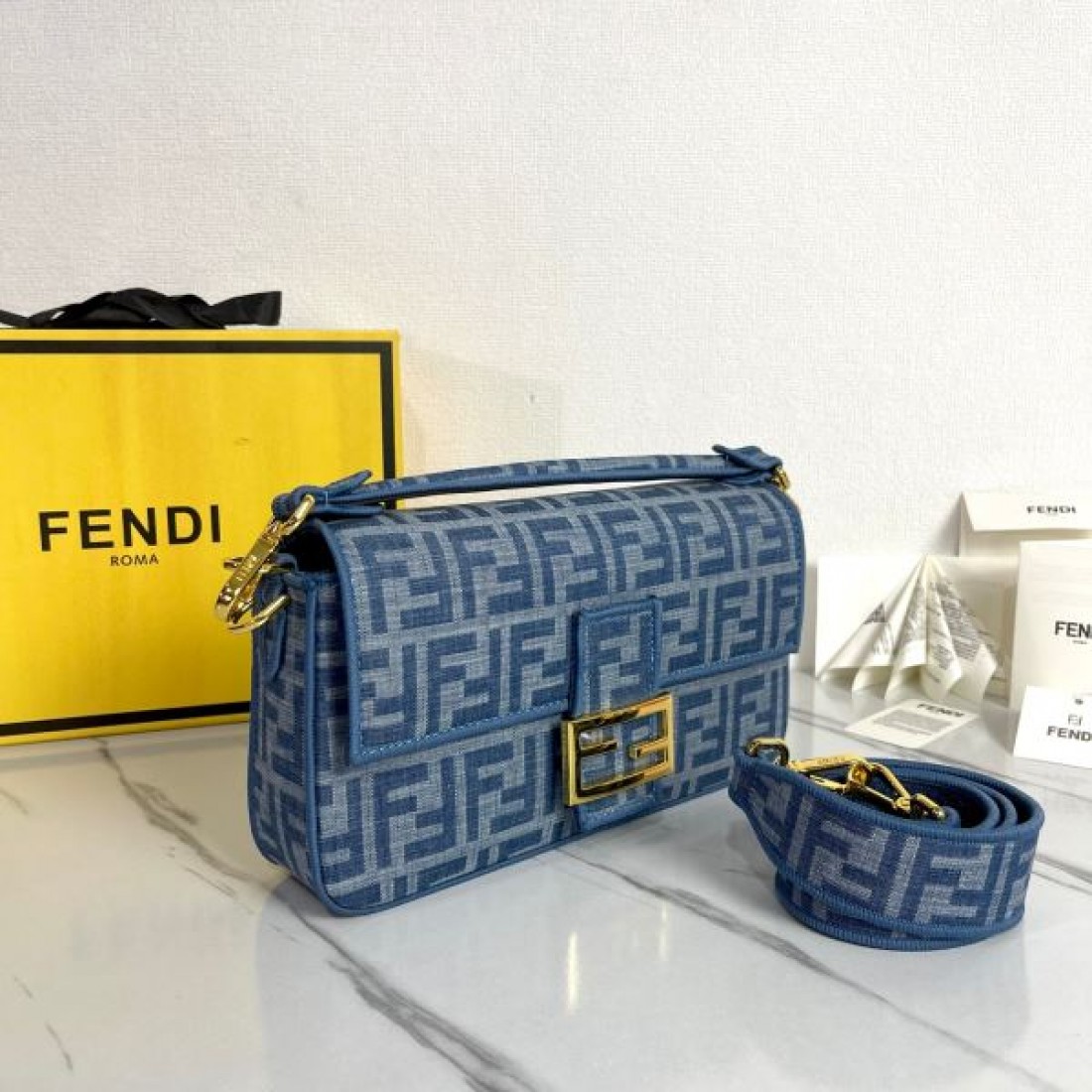 FENDI フェンデイ 偽物 ショルダーバッグ 端正でクラシカルな魅力