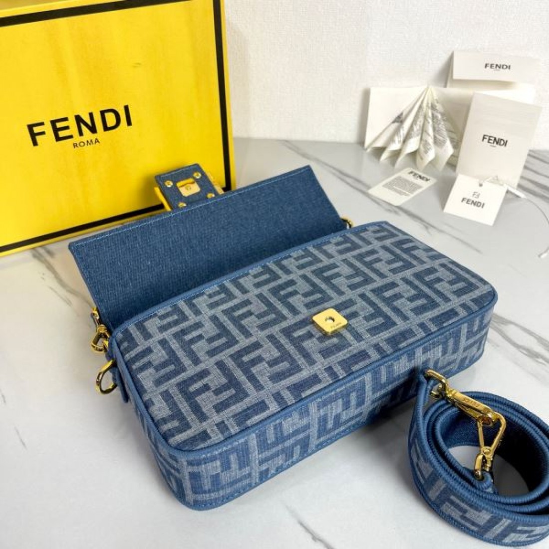 FENDI フェンデイ 偽物 ショルダーバッグ 端正でクラシカルな魅力